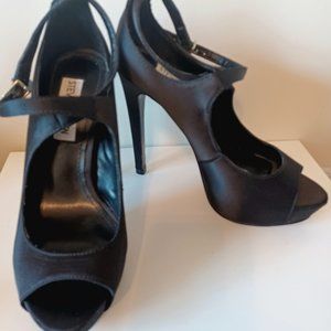 SOLD Steve Madden Hottness mary jane heels size 6.5